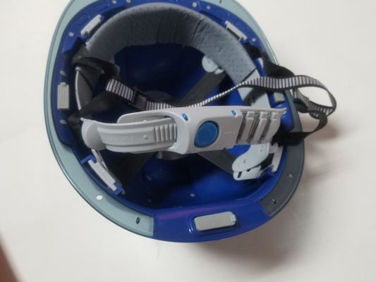 Capacete esperto da segurança azul com plataforma de monitoração central intercomunicador azul incorporado do dente de GPS da câmera de 4G WIFI do multi