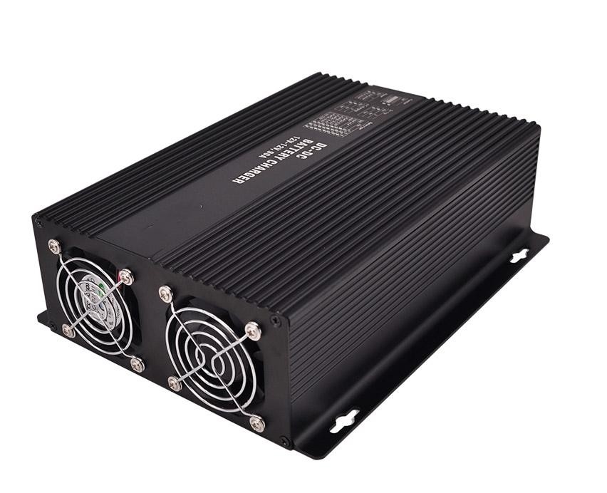 Carregador de bateria 12V 30A DC com 390W Pvmax Proteção contra polaridade inversa Grau à prova d'água IP20/IP65